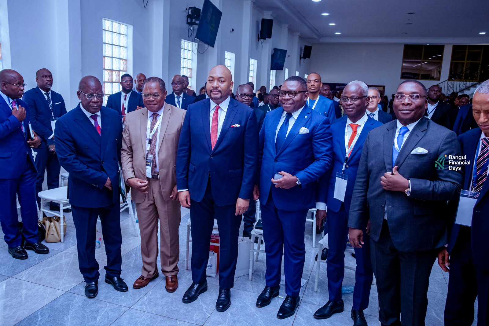 Membres de l'APECCA et S.E.M Hervé NDOBA